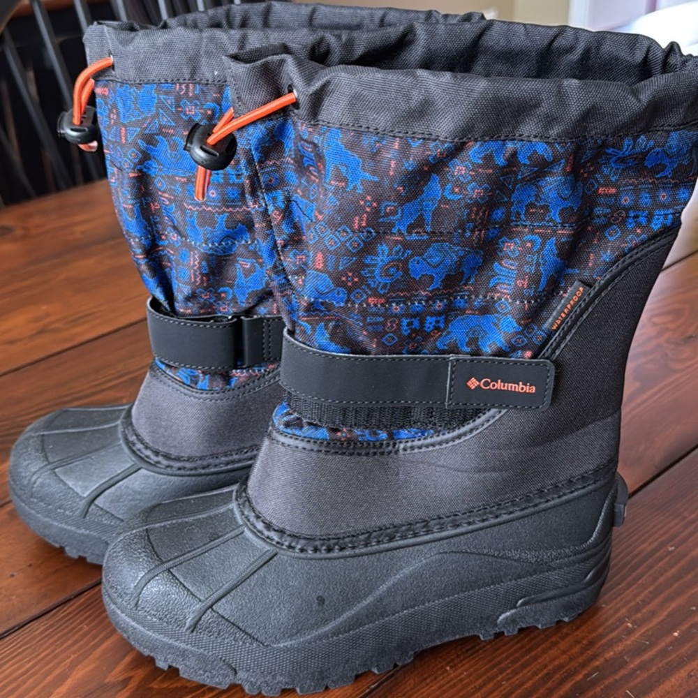 Columbia Kids Blue & Black Patterned Snow Boots with Orange Accents size 4